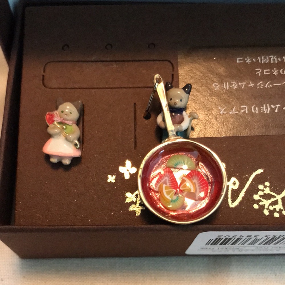Chinese Brand Syatorie kitten hi low earrings BNT